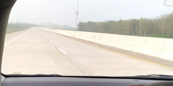 Kondisi ruas jalan tol bergelombang atau tidak rata menjadi keluhan pengguna jalan tol. (Foto: Fadmin Malau)