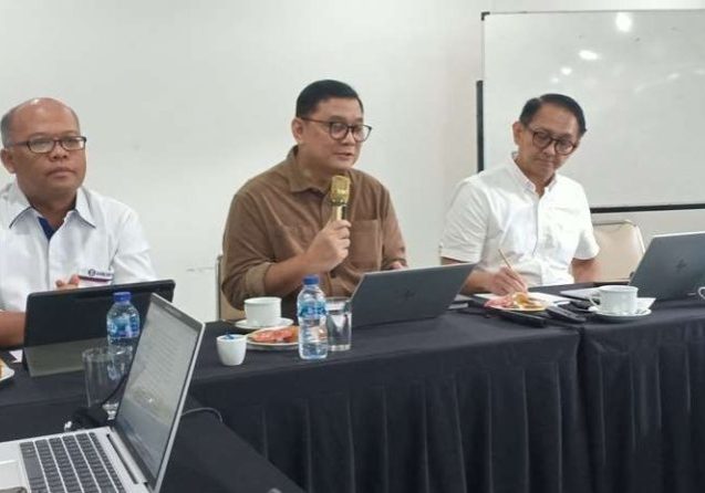 Kepala Grup Departemen Pengelolaan Moneter dan Aset Sekuritas (DPMA) Bank Indonesia (BI), Ramdan Denny Prakoso (tengah) 