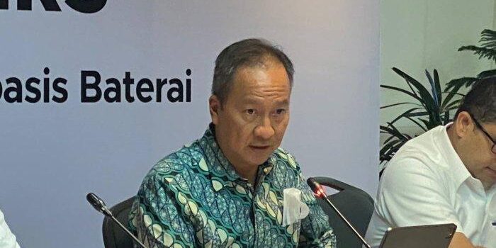 Menteri Perindustrian Agus Gumiwang Kartasasmita dalam konferensi pers penyampaikan insentif kendaraan listrik di kantor Kementerian Koordinator Bidang Maritim dan Investasi, Senin (6/3/2023).


