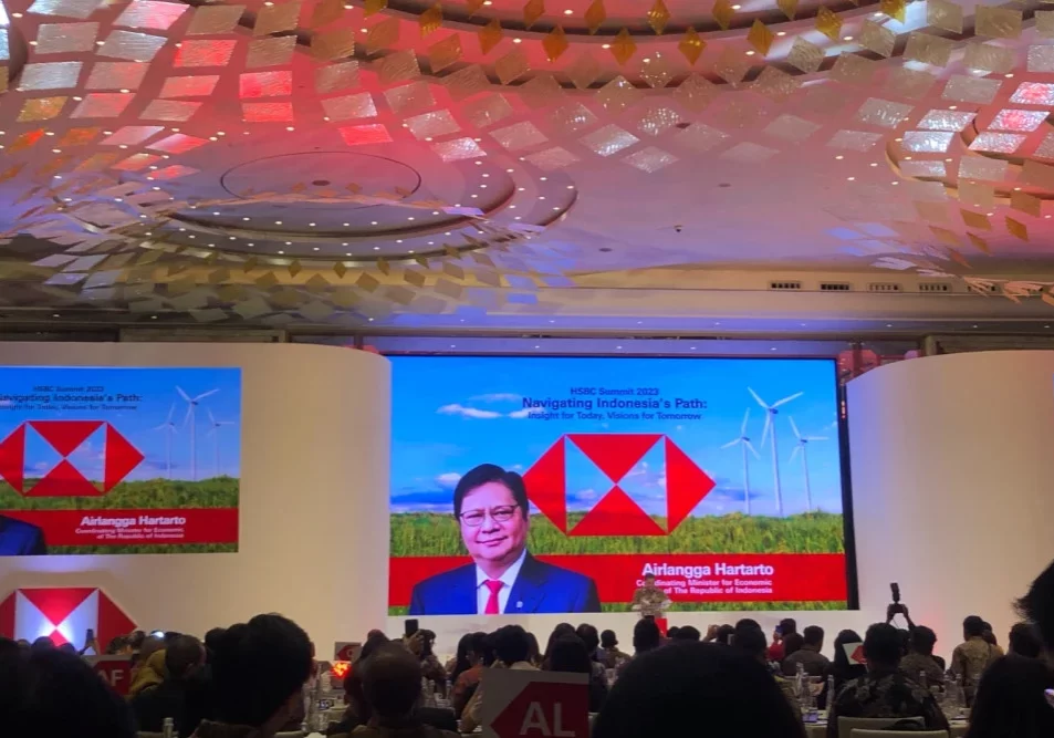 Menteri Koordinator bidang Perekonomian Airlangga Hartarto dalam acara HSBC Summit 2023 di Hotel St. Regis, Jakarta, Rabu (11/10/2023)

