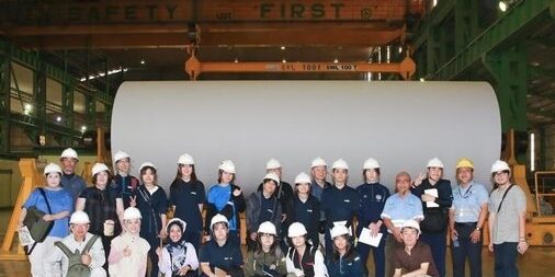 Para pelajar Jepang itu belajar industri kertas berkelanjutan. (Foto: dok APP)