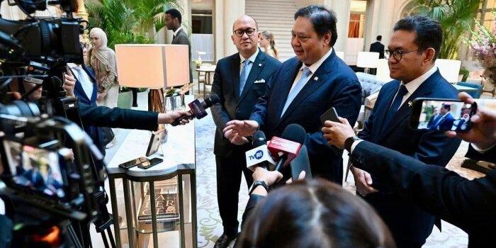 TARIF RESIPROKAL - Menteri Koordinator Bidang Perekonomian Airlangga Hartarto menyampaikan keterangan kepada media, di sela mendampingi kunjungan Presiden Prabowo Subianto di Brussel, Belgia. 
