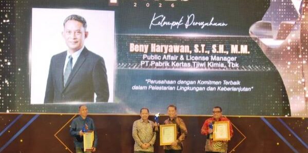 Pabrik Kertas Tjiwi Kimia, mendapat penghargaan sebagai Perusahaan Komitmen Terbaik dalam Pelestarian Lingkungan dan Keberlanjutan