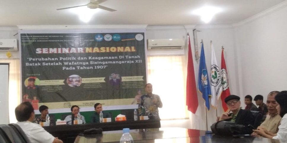 Wakil Dewan II FIS Unimed, Dr. Tappil Rambe, M,Si memberikan sambutan

