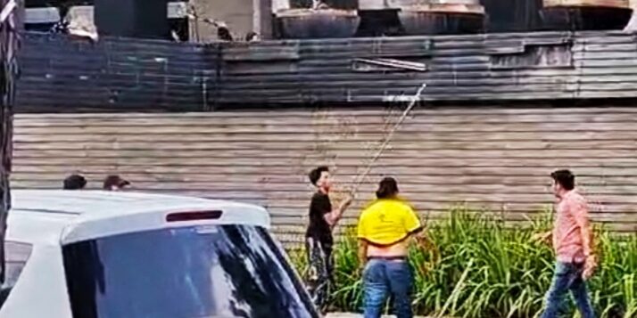 Kericuhan di Luar Arena Musda