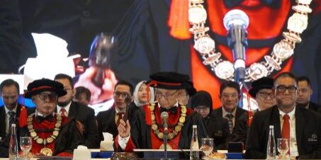 Rektor Universitas Pertamina, Prof. Ir. Wawan Gunawan A. Kadir, M.S., membuka sidang senat terbuka wisuda ke-12. (Foto dok: Humas UPER)


