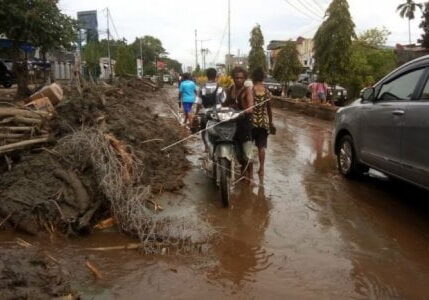 banjir-bandang-sentani-pohypb-prv