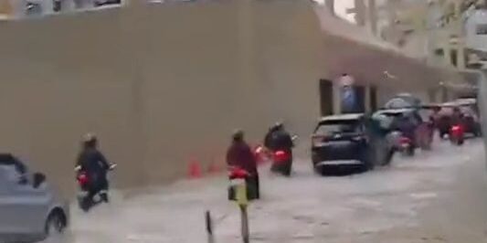 Banjir di bawah overpass di Jalan Stasiun Kereta Api Medan

