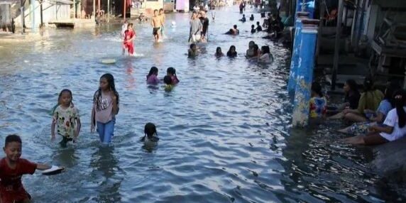 Banjir Rob di Medan Belawan