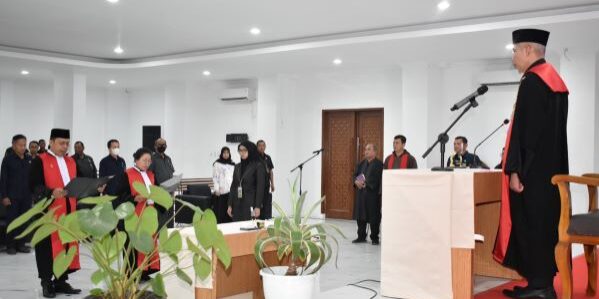 Ketua Pengadilan Negeri Medan Kelas 1A Khusus melantik Hakim Ad Hoc PHI di Aula PN Medan
