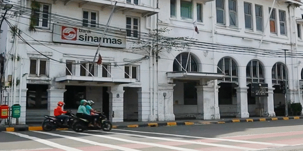 Tjipta Widjaja pernah berkantor di jalan Kali Besar Barat Nomor 8 Jakarta Barat, terakhir menjadi kantor Bank Sinarmas

