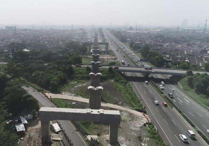 Pemasangan box girder kereta cepat Jakarta-Bandung (Istimewa).