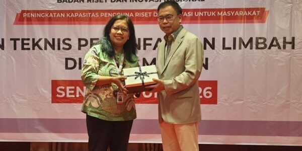 Anggota DPR RI Komisi X Fraksi PDI Perjuangan, Sofyan Tan bersama dengan Perekayasa Ahli Muda BRIN, Riana Yenni Hartana Sinaga

