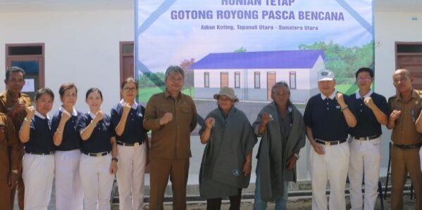 Yayasan Buddha Tzu Chi dan Pemkab Taput Serah Terima Kunci Huntap ke Masyarakat 

