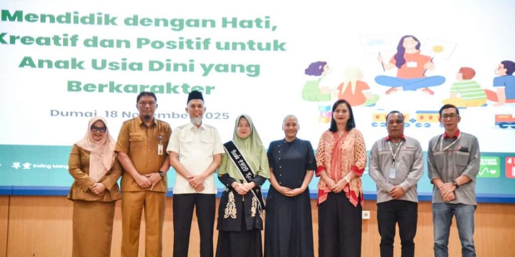 Foto bersama Pemerintah Kota Dumai, perwakilan Tzu Chi Sinar Mas, dan PT Ivo Mas Tunggal