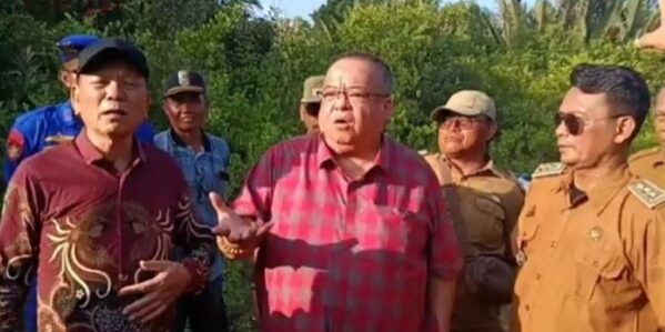 Dirut PT. Serayu Group Hasan Tjoa (tengah) bersama investor dan bupati Tulang Bawang Lampung