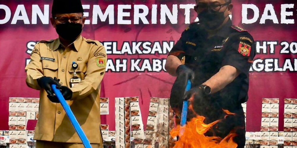 Pemusnahan rokok ilegal yang dilakukan oleh Kantor Bea Cukai. Dok Ditjen Bea Cukai.

