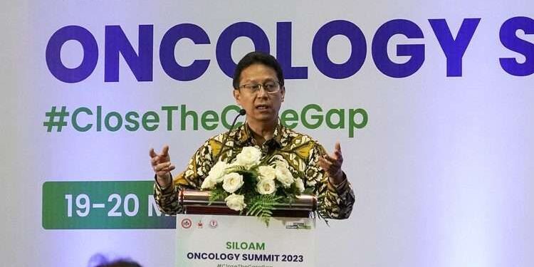 Menteri Kesehatan RI Budi Gunadi Sadikin saat memberikan sambutan dalam acara Opening Speech Siloam Oncology Summit 2023 di Jakarta. Tahun ini ia tengah menyiapkan 10.000 mesin ultrasound cegah penyakit kanker payudara.