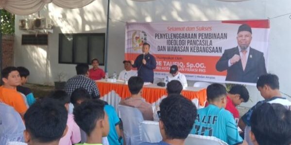 Anggota DPRD Kota Medan, Ade Taufik saat pemaparan Pembinaan Ideologi Pancasila dan Wawasan Kebangsaan

