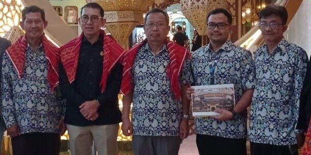 Perkumpulan Penggemar Filateli Indonesia (PFI) Sumatera Utara bersama Menteri Kebudayaan Indonesia, Dr. Fadli Zon yang juga Ketua umum PFI Pusat