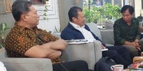 Agus Rusly, Direktur Pengurangan Sampah dan Pengembangan Ekonomi Sirkular KLH dalam dialog. (Foto: Humas Tjiwi Kimia)