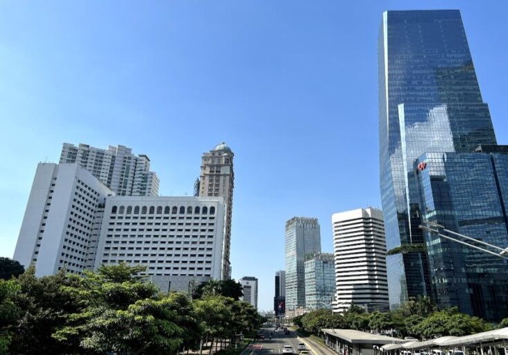 Ilustrasi Pertumbuhan Ekonomi Indonesia. Gedung bertingkat di jalan Jenderal Sudirman, Jakarta Selatan.

