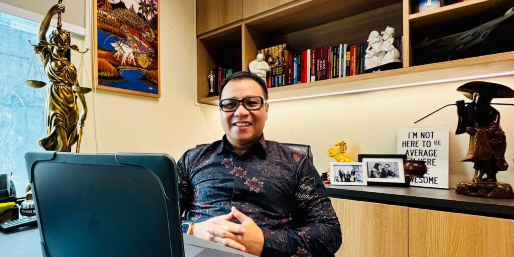 Faedonajokho Sarumaha, S.H.,M.H.,CLA.,CTL,
(Praktisi Hukum)
