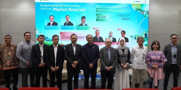 Jajaran pimpinan Universitas Pertamina, perwakilan Pertamina Group, serta para pembicara dan moderator dalam kegiatan Studium Generale Sustainability 2026. (Foto: Humas UPER)