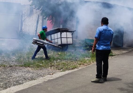 PT IKPP -Tangerang Mill melakukan Fogging untuk warga sekitar