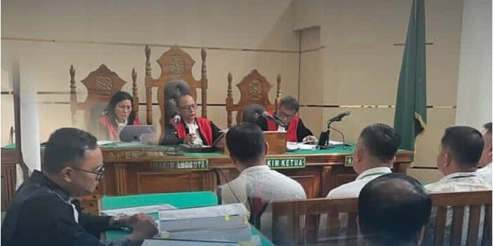 Majelis hakim dengan ketua Muhammad Kasim didampingi anggota majelis Lenny Megawati Napitupulu dan Gustap Marpaung pada persidangan mantan Kadis Parbud Kabupaten Nias Utara

