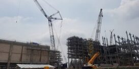 Progres konstruksi smelter konsentrat tembaga PT Freeport Indonesia di Kawasan Ekonomi Khusus (KEK) JIIPE, Gresik, Jawa Timur, Rabu (29/3/2023)

