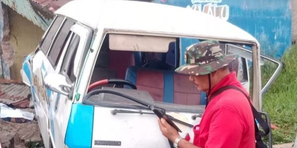 Mobil L300 ringsek uaai ditabrak truk