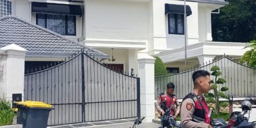 Penggeledahan rumah pribadi Topan Ginting di komplek elit Royal Sumatera oleh Tim KPK

