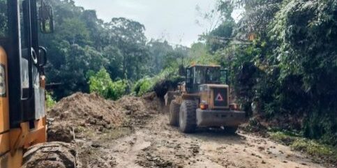 Gempa pada Selasa (18/3/2025) menimbulkan korban jiwa dan kerusakan di Tapanuli Utara, satunya Jalan Nasional Tarutung Sipirok. (Foto: dok BPBD Taput)

