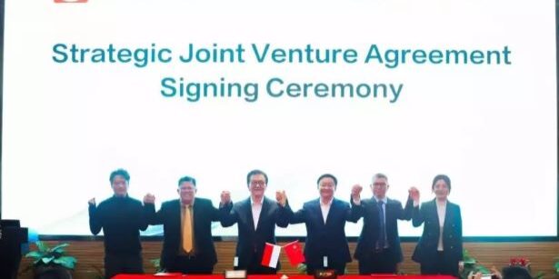 Penandatangan kesepakatan kerangka kerja sama strategis dan usaha patungan (joint venture)

