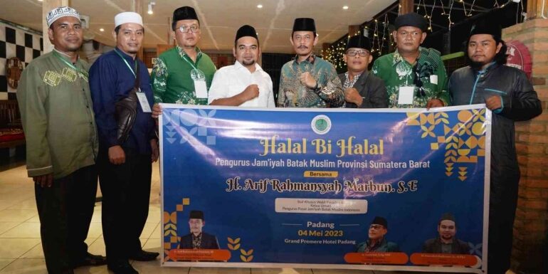 JBMI Sumbar dengan Ketum Arif Rahmansyah Marbun foto bersama

