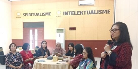 Rektor USM Indonesia, Dr Dra Ivan Elisabeth Purba SH MKes, saat memberikan sambutan
