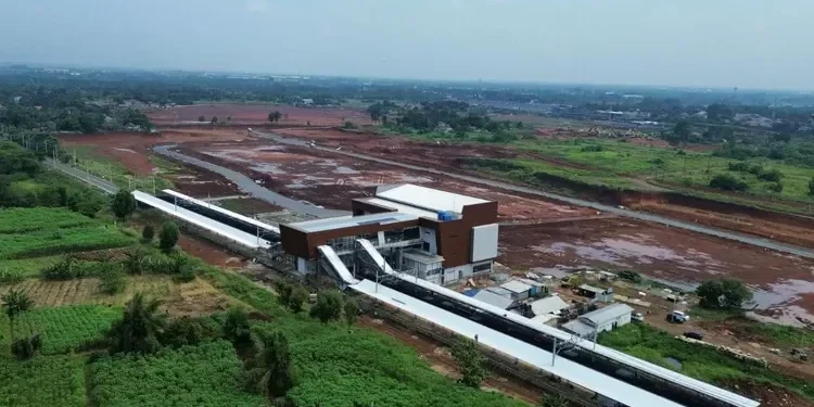 gambar dari atas stasiun Jatake (keretaapikita)