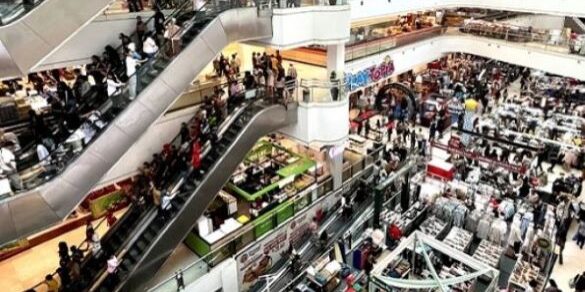 Plaza Medan Provinsi Sumatera Utara rame pengunjung. (Foto: repro/mb)

