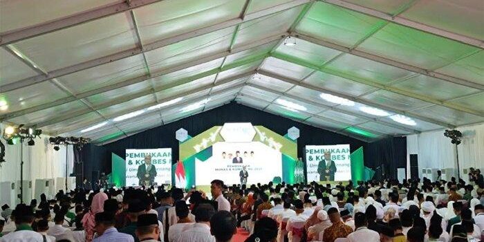 Presiden Joko Widodo (Jokowi) hadir dalam Musyawarah Nasional (Munas) Alim Ulama dan Konferensi Besar Nahdlatul Ulama di Pondok Pesantren Al Hamid, Cilangkap, Jakarta Timur, Senin (18/9/2023). 


