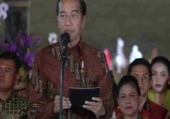 Presiden Jokowi tengah membuka suatu acara di Istana Merdeka, Jakarta, Minggu (01/10/2023)


