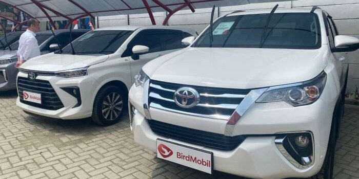 Penjualan mobil 

