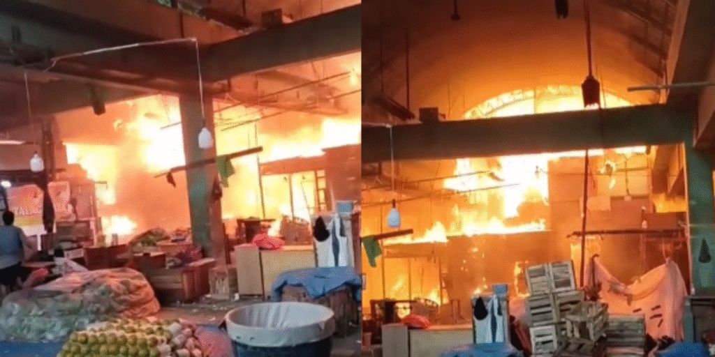 Kebakaran melanda kawasan Pasar Kramat Jati, Jakarta Timur, pada Senin pagi (15/12/2025).