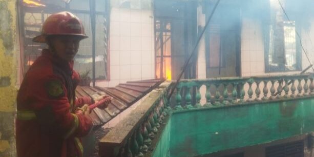 Kebakaran hebat di Medan Maimun, di Jalan Juanda ludes terbakar 

