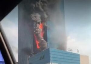 Kebakaran gedung  K-Link Tower, Jalan Gatot Soebroto, Jakarta Selatan, Sabtu (15/7/2023)
