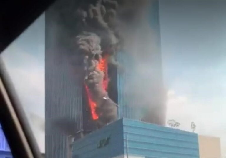 Kebakaran gedung  K-Link Tower, Jalan Gatot Soebroto, Jakarta Selatan, Sabtu (15/7/2023)