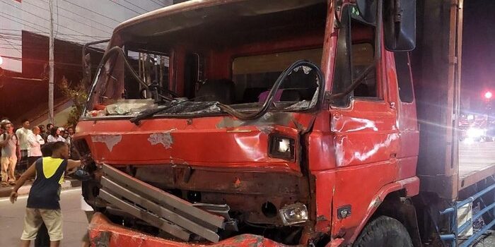 Penampakan truk yang menabrak belasan kendaraan di Exit Tol Bawen

