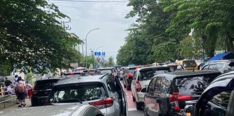 Parkir Berlapis Depan Sekolah Methodist III Medan