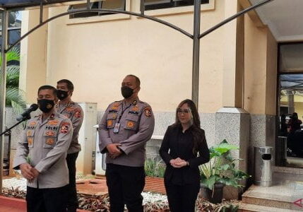 Kepala Biro Penerangan masyarakat Humas Polri Brigjen Rusdi Hartono memberikan keterangan pers di Aula Mabes Polri, Jakarta, Kamis (4/3/2021) 