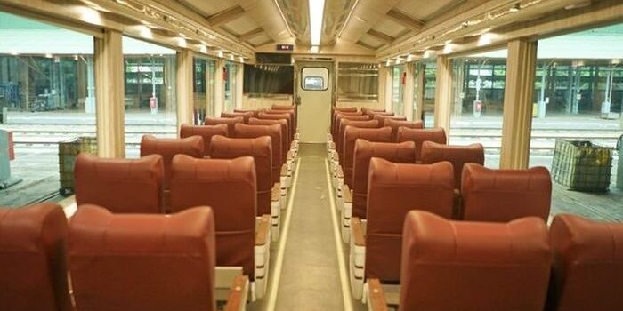 Gerbong kereta Panoramic.